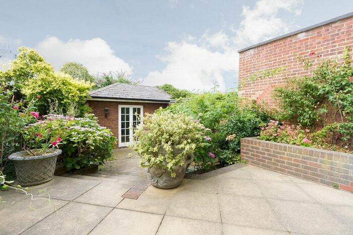 5 Bedroom End Of Terrace House To Rent In Cambria Street, Sands End, SW6