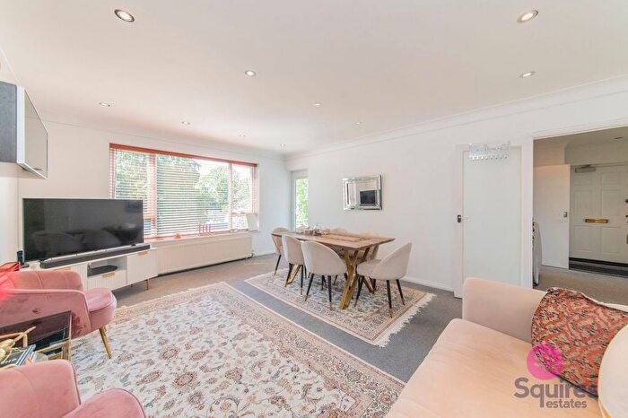 2 Bedroom Flat For Sale In Green Lawns, Moss Hall Grove, N12