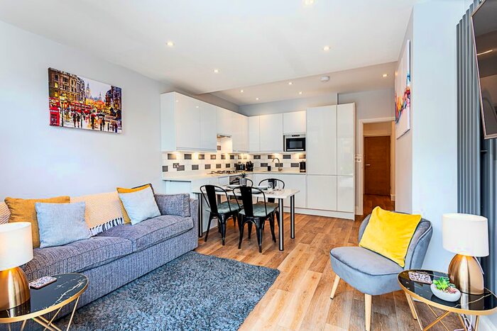 2 Bedroom Flat To Rent In Larden Road, London, W3