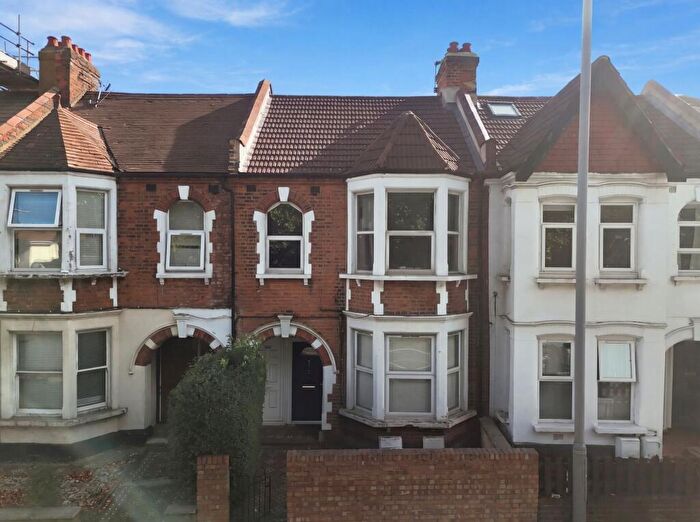 2 Bedroom Flat For Sale In High Road Leyton, Leyton, E10