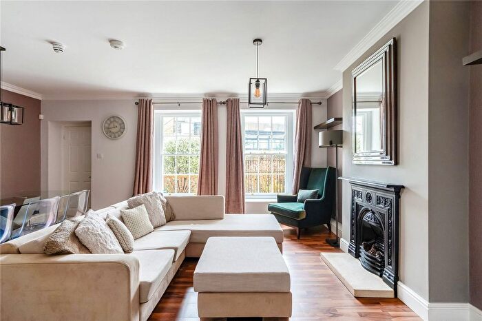 2 Bedroom Flat For Sale In Pro-Cathedral Lane, Clifton, Bristol, BS8