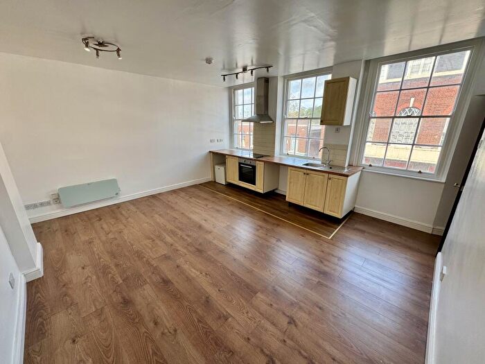 1 Bedroom Flat To Rent In New Street, Dudley, DY1
