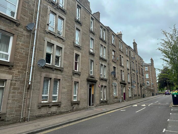 1 Bedroom Flat To Rent In Baldovan Terrace, Stobswell, Dundee, DD4