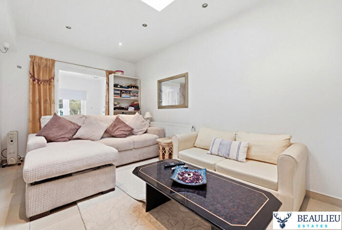 6 Bedroom End Of Terrace House For Sale In Chelmsford Road, South Woodford, E18