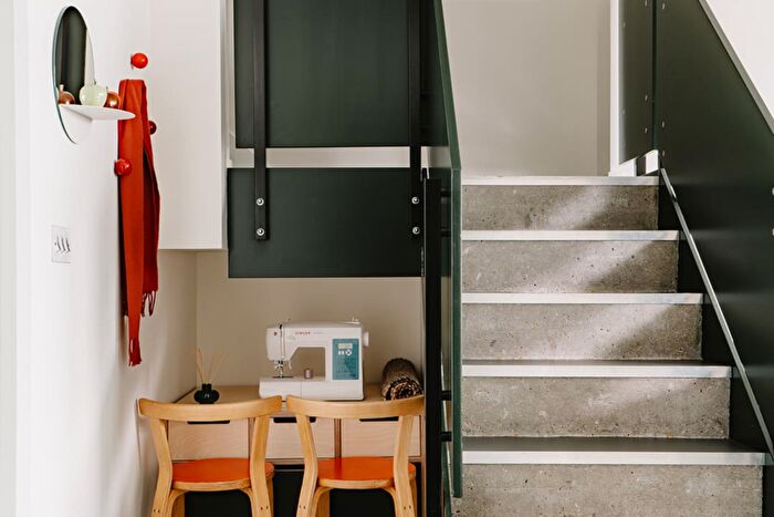 2 Bedroom Flat To Rent In Balfron Tower, St Leonards Road, London, E14