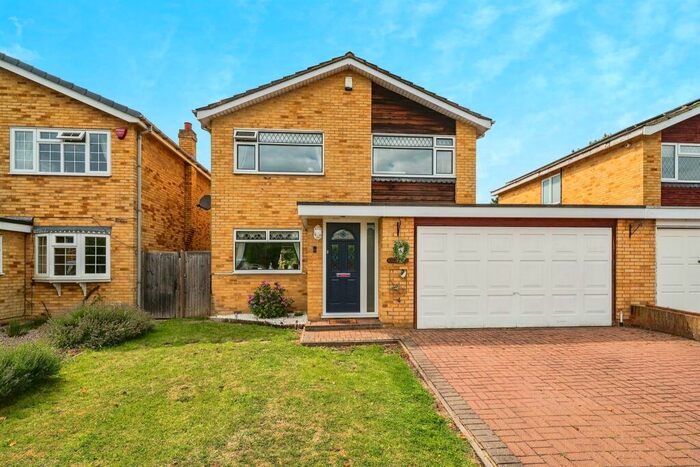 4 Bedroom Detached House For Sale In The Oval, Broxbourne, EN10