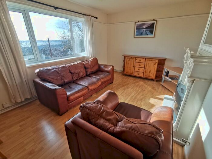 3 Bedroom Flat To Rent In Penlan Crescent, Uplands, SA2