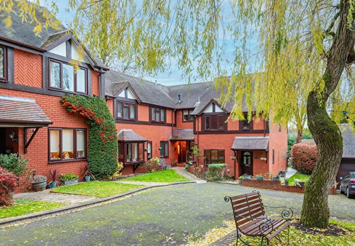 1 Bedroom Maisonette For Sale In Yew Tree Gardens, Henley-In-Arden, B95
