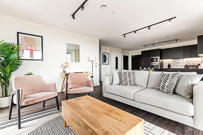 3 Bedroom Flat To Rent In N--, Edmund Point, - Scrubs Lane, London, NW10