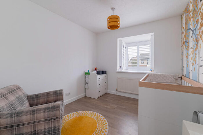 3 Bedroom Terraced House For Sale In Barnfield Place, London, E14