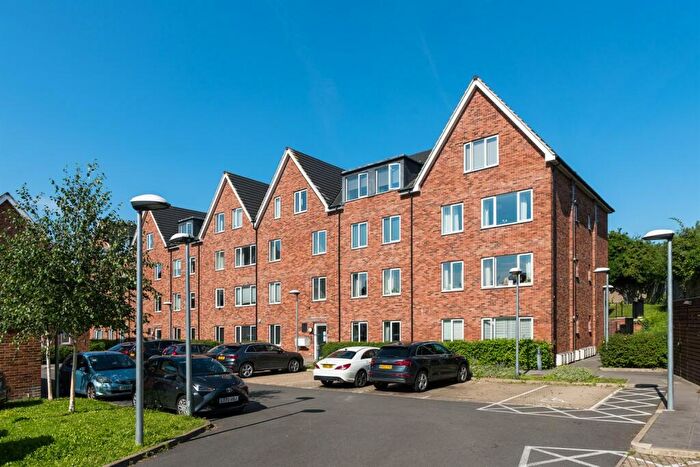 2 Bedroom Flat To Rent In Baldwin Court, Highfield Avenue, Golders Green, NW11