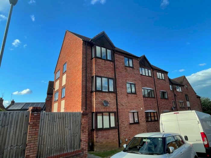 2 Bedroom Flat To Rent In Station Road, Rushden, NN10