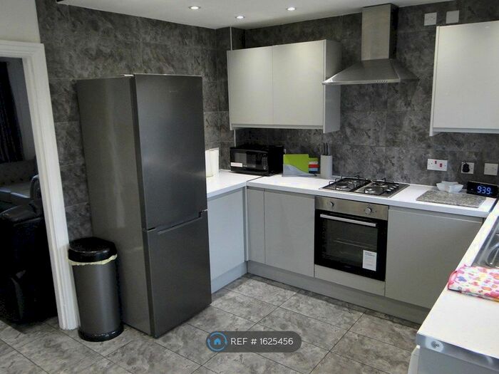 3 Bedroom Semi-Detached House To Rent In Burlington Street, Liverpool, L3