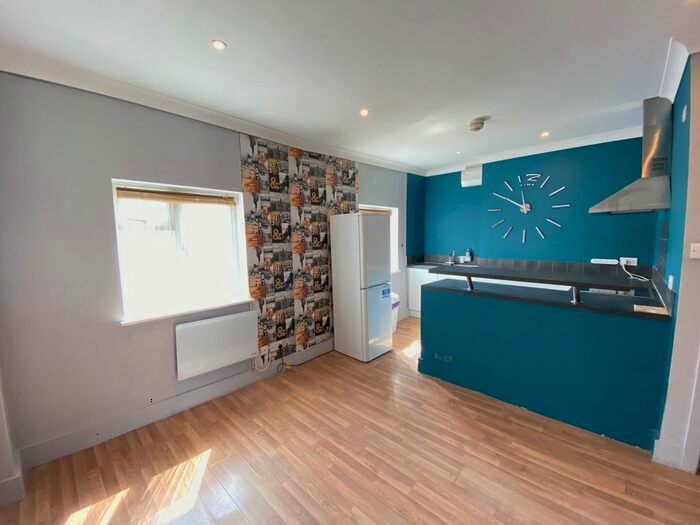 1 Bedroom Terraced House To Rent In High Street, Hounslow, Greater London, TW3