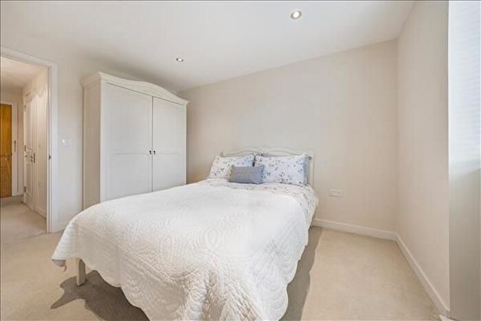 1 Bedroom Flat For Sale In Bassett House, Wimbledon, SW19