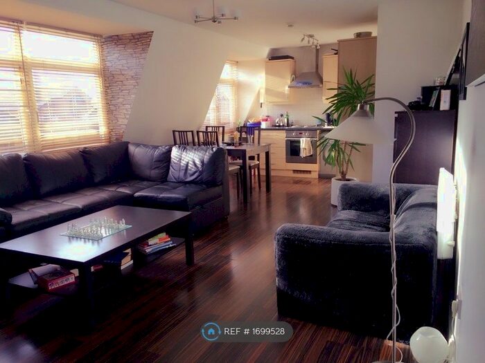 2 Bedroom Flat To Rent In Victoria Place, Bristol, BS5