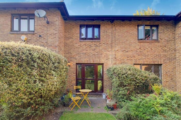 1 Bedroom Flat To Rent In Hillbury Road, Balham, SW17