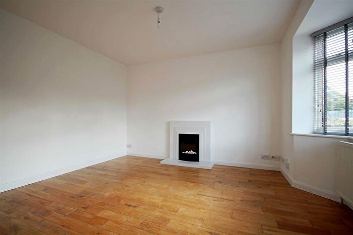 4 Bedroom Semi-Detached House To Rent In Mackie Avenue, Patcham, Brighton, BN1