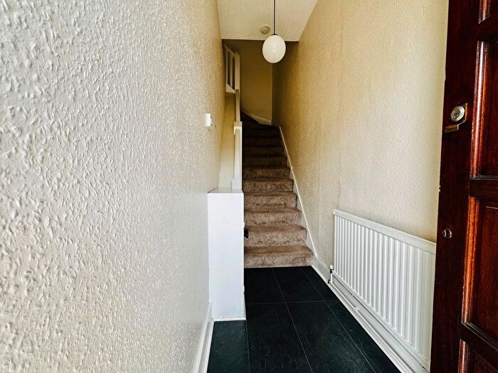 2 Bedroom Flat To Rent In Vaughan Gardens, Ilford, IG1