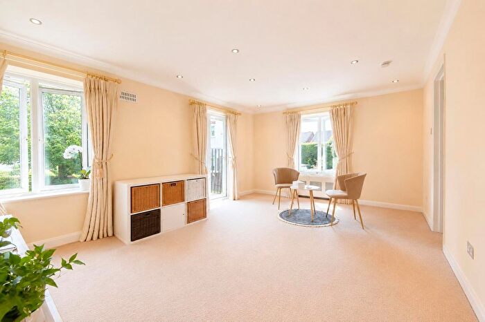 2 Bedroom Flat To Rent In Sands Way, Woodford Green, IG8