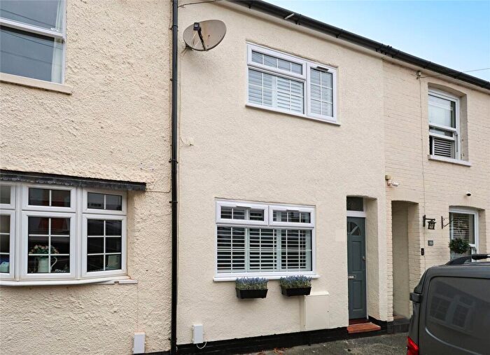2 Bedroom Terraced House For Sale In Glencoe Road, Weybridge, Surrey, KT13