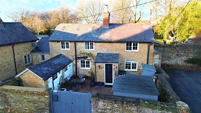 2 Bedroom Cottage For Sale In High Street, Croughton, Brackley, Northamptonshire, NN13