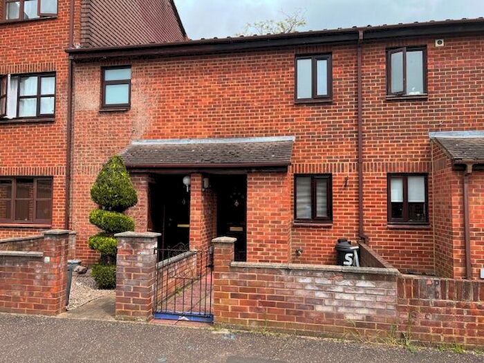 1 Bedroom Terraced House To Rent In Verona Close, Uxbridge, UB8