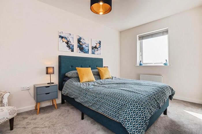 3 Bedroom Town House For Sale In Kingsman Drive, Botley, Southampton, SO32
