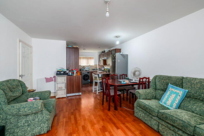 2 Bedroom Flat For Sale In Endeavour Court, Plymouth, Devon, PL1