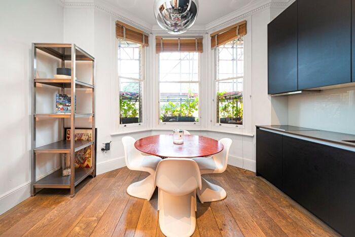 2 Bedroom Flat For Sale In Elm Park Gardens, Chelsea, London, United Kingdom, SW10
