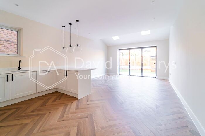 4 Bedroom Semi Detached House To Rent In Bignold Road, Forest Gate, London, E7