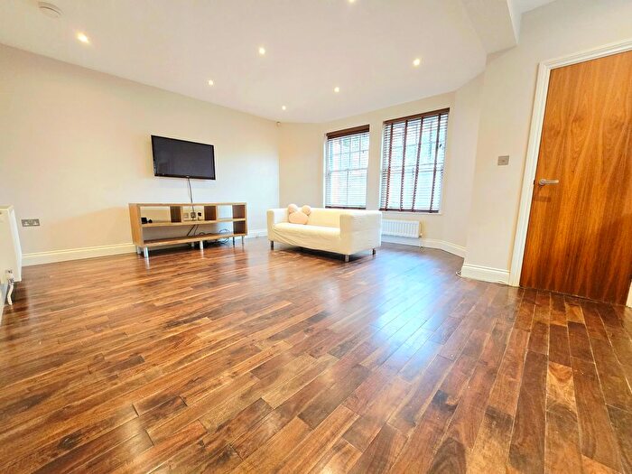 2 Bedroom Flat To Rent In Fulham Road, London, SW6