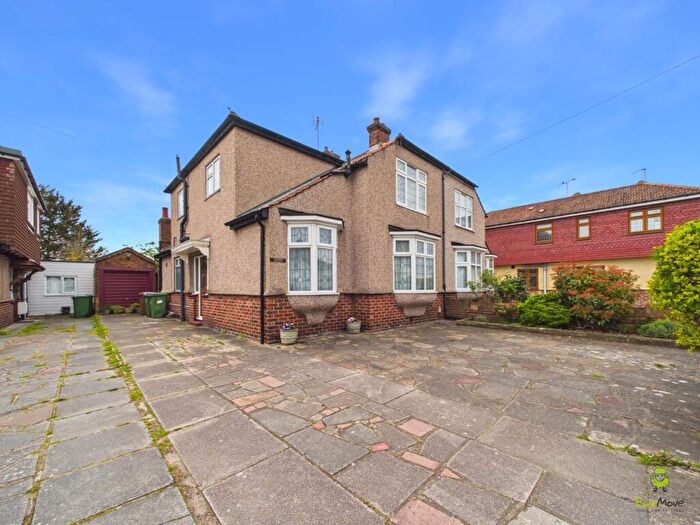 3 Bedroom Semi Detached House For Sale In Long Lane, Bexleyheath, Kent, DA7