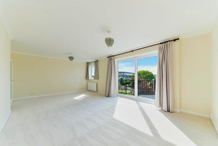 4 Bedroom Flat To Rent In Alexandra Road, London, SW19