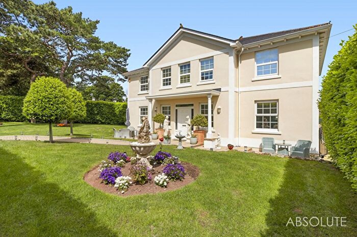 4 Bedroom Detached House For Sale In Oxlea Road, Torquay, TQ1