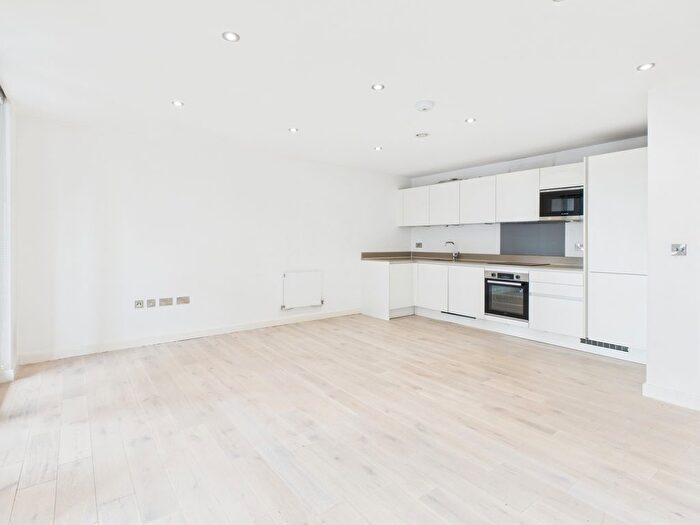 2 Bedroom Flat For Sale In Station Road, Gerrards Cross, Buckinghamshire, SL9