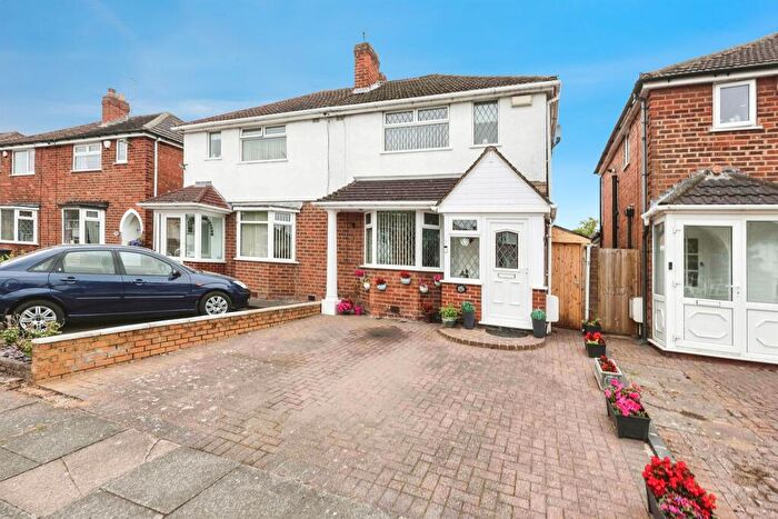 3 Bedroom Semi-Detached House For Sale In Berryfield Road, Birmingham, B26