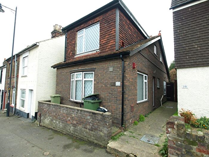 3 Bedroom Detached House To Rent In Gads Hill, Gillingham, ME7