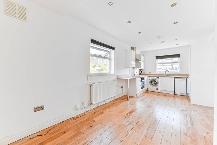 3 Bedroom Flat To Rent In Egerton Road, South Norwood, London, SE25