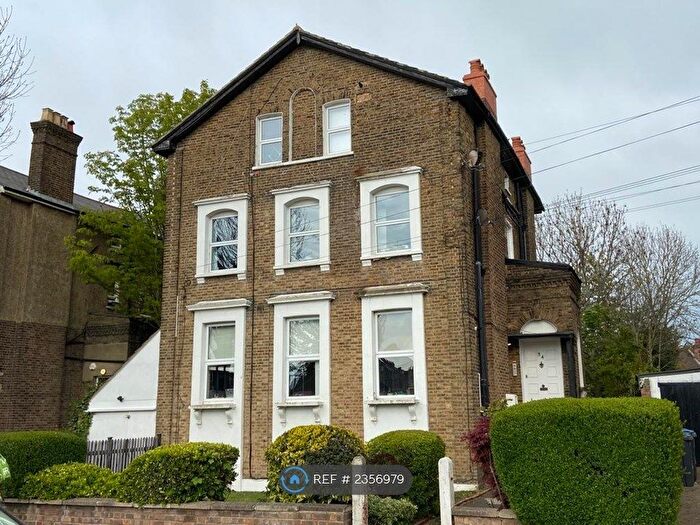 1 Bedroom Flat To Rent In Dagnall Park, London, SE25