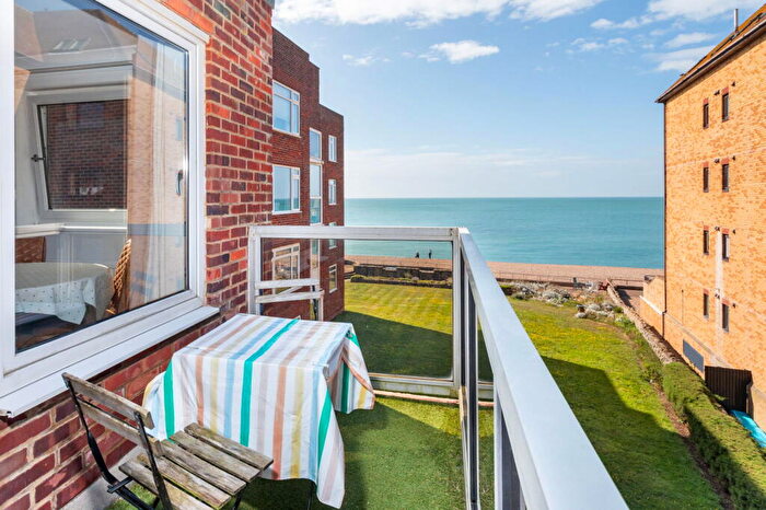 2 Bedroom Flat For Sale In Sandgate, CT20