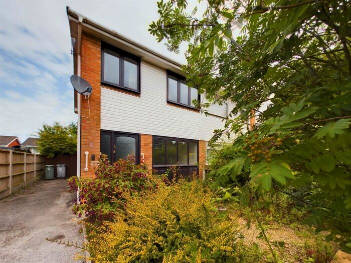 3 Bedroom Semi-Detached House To Rent In Wellbrae Close, CH49