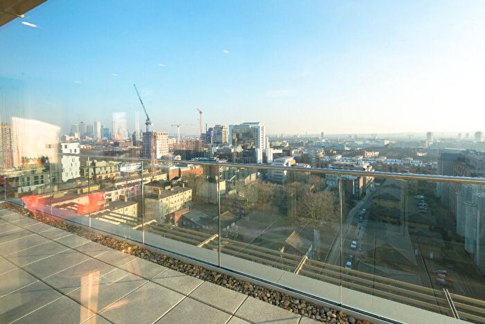 3 Bedroom Apartment To Rent In Rosemary Building, Royal Mint Gardens, E1