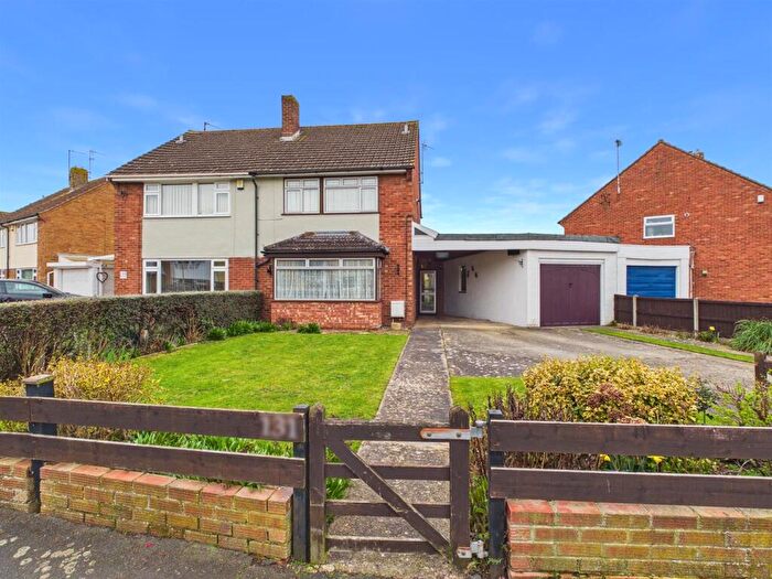 3 Bedroom Semi-Detached House For Sale In Paygrove Lane, Longlevens, Gloucester, GL2