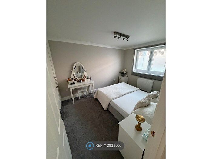 1 Bedroom Flat To Rent In Dwight Road, Watford, WD18