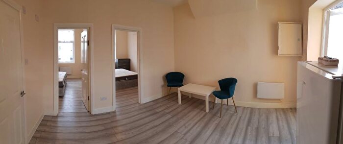 2 Bedroom Flat To Rent In High Road, Finchley, N12