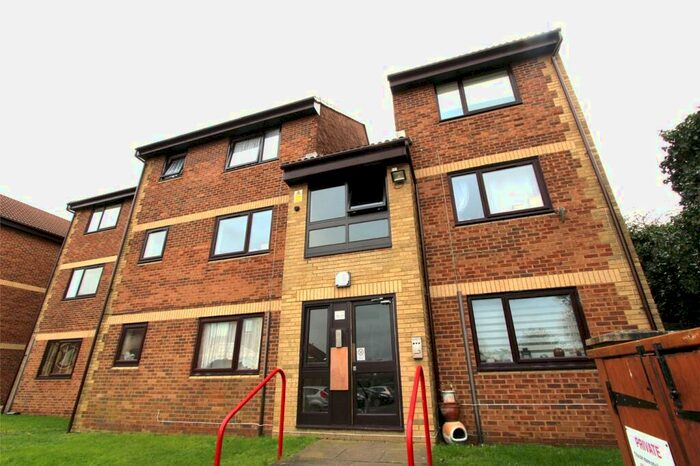 1 Bedroom Apartment To Rent In Roots Hall Drive, Southend-on-Sea, SS2