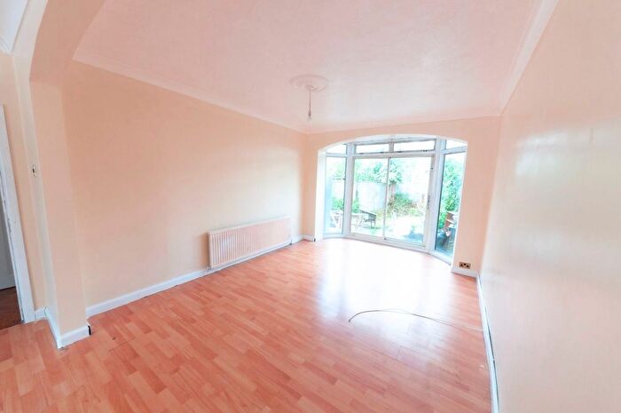 3 Bedroom Terraced House To Rent In Ashburton Avenue, Ilford, IG3