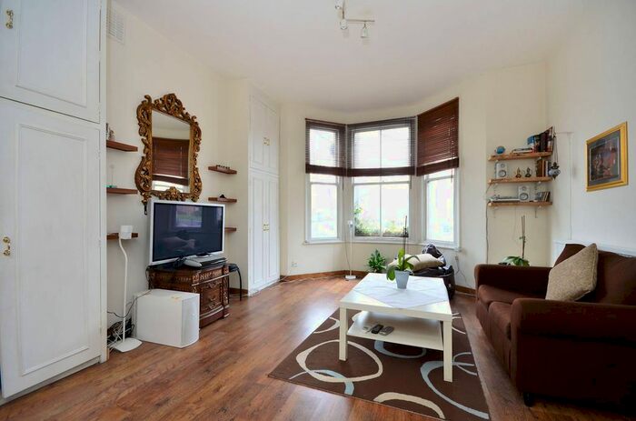 1 Bedroom Flat To Rent In Talgarth Road, Barons Court, London, W14
