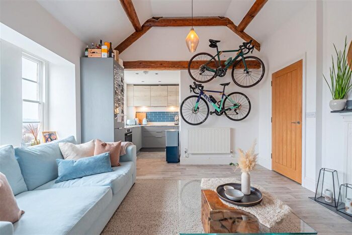 1 Bedroom Flat For Sale In Bath Road, Keynsham, Bristol, BS31